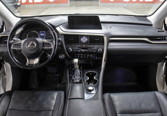 Подержанный автомобиль Lexus RX 2017 года (13 фото)