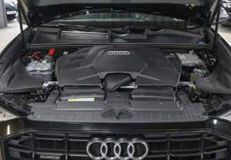 Подержанный автомобиль Audi Q8 2019 года (9 фото)