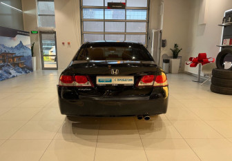 Подержанный автомобиль Honda Civic Sedan 2011 года (5 фото)