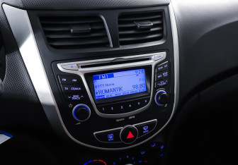 Подержанный автомобиль Hyundai Solaris Hatchback 2012 года (12 фото)