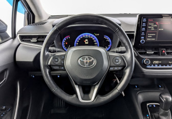 Подержанный автомобиль Toyota Corolla Sedan 2019 года (21 фото)