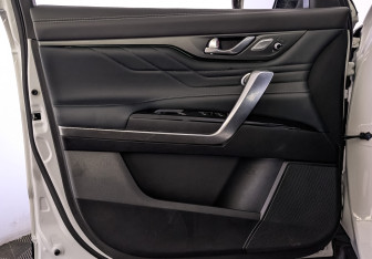 Подержанный автомобиль Changan CS95 2023 года (20 фото)