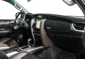 Подержанный автомобиль Toyota Fortuner 2018 года (9 фото)