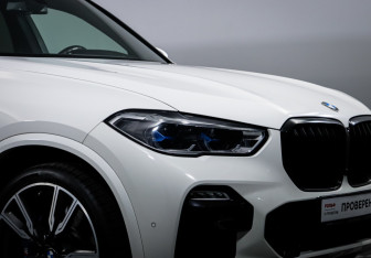 Подержанный автомобиль BMW X5 2019 года (17 фото)