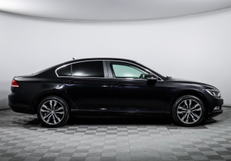 Подержанный автомобиль Volkswagen Passat Sedan 2018 года (4 фото)