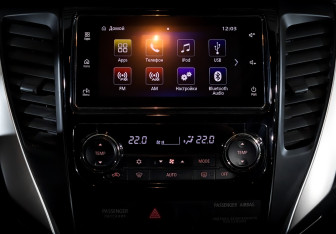 Подержанный автомобиль Mitsubishi Pajero Sport 2018 года (15 фото)