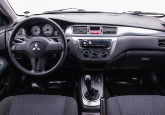 Подержанный автомобиль Mitsubishi Lancer Sedan 2007 года (13 фото)