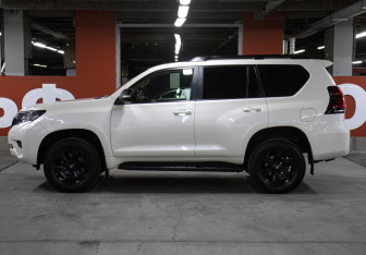 Подержанный автомобиль Toyota Land Cruiser Prado 2021 года (8 фото)