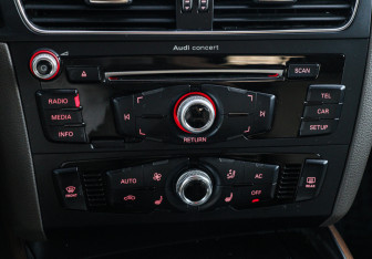 Подержанный автомобиль Audi Q5 2013 года (15 фото)