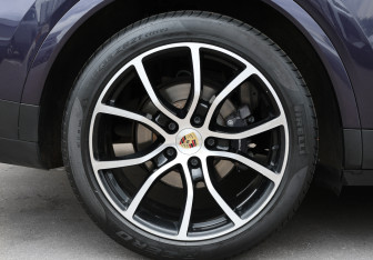 Подержанный автомобиль Porsche Cayenne 2018 года (27 фото)