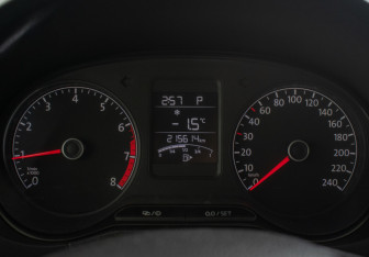 Подержанный автомобиль Volkswagen Polo Sedan 2016 года (12 фото)