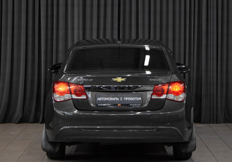 Подержанный автомобиль Chevrolet Cruze Sedan 2014 года (5 фото)