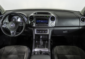 Подержанный автомобиль Volkswagen Amarok 2013 года (13 фото)