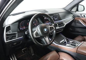 Подержанный автомобиль BMW X7 2022 года (11 фото)