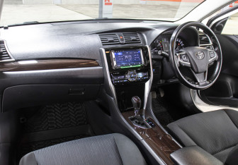 Подержанный автомобиль Toyota Allion 2016 года (11 фото)