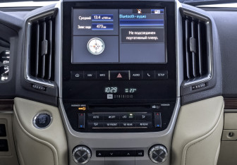 Подержанный автомобиль Toyota Land Cruiser Suv 2016 года (17 фото)