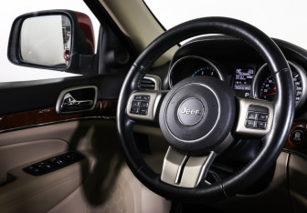 Подержанный автомобиль Jeep Grand Cherokee 2013 года (13 фото)