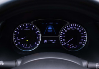 Подержанный автомобиль Infiniti JX 2013 года (13 фото)