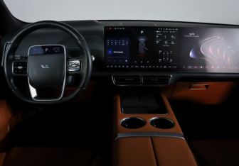 Подержанный автомобиль LiXiang L9 2023 года (12 фото)