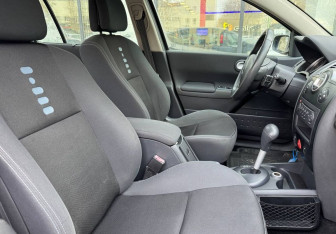 Подержанный автомобиль Renault Megane Sedan 2008 года (10 фото)