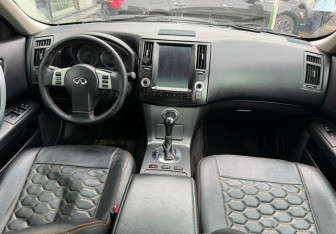 Подержанный автомобиль Infiniti FX 2006 года (9 фото)