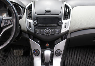 Подержанный автомобиль Chevrolet Cruze Sedan 2013 года (15 фото)
