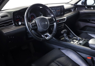 Подержанный автомобиль Kia K5 2020 года (14 фото)