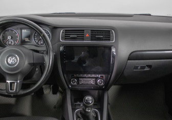 Подержанный автомобиль Volkswagen Jetta Sedan 2012 года (14 фото)
