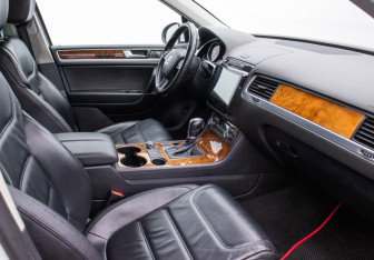 Подержанный автомобиль Volkswagen Touareg 2013 года (9 фото)