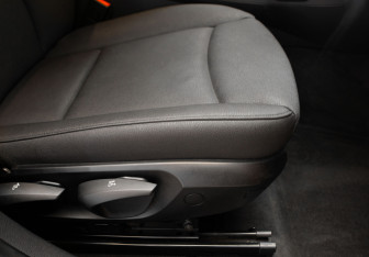Подержанный автомобиль BMW X1 2012 года (30 фото)