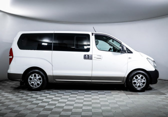 Подержанный автомобиль Hyundai H-1 2012 года (4 фото)