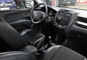 Подержанный автомобиль Kia Sportage 2006 года (11 фото)