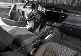 Подержанный автомобиль Toyota Corolla Sedan 2016 года (11 фото)