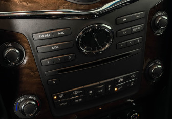 Подержанный автомобиль Infiniti QX56 2013 года (22 фото)
