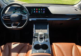 Подержанный автомобиль Omoda C5 2023 года (12 фото)
