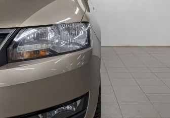 Подержанный автомобиль Skoda Rapid Liftback 2018 года (15 фото)
