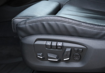 Подержанный автомобиль BMW X5 2013 года (20 фото)