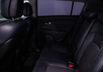 Подержанный автомобиль Kia Sportage 2011 года (11 фото)