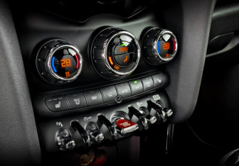 Подержанный автомобиль MINI Hatch 2020 года (26 фото)