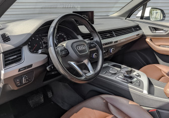Подержанный автомобиль Audi Q7 2017 года (16 фото)