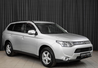 Подержанный автомобиль Mitsubishi Outlander 2014 года (3 фото)