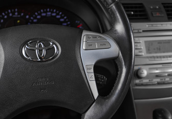 Подержанный автомобиль Toyota Camry Sedan 2011 года (16 фото)