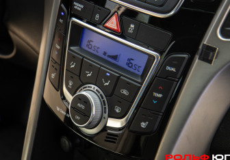 Подержанный автомобиль Hyundai i30 Hatchback 2013 года (15 фото)