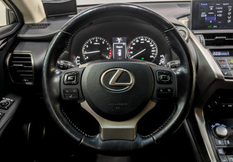 Подержанный автомобиль Lexus NX 2015 года (22 фото)