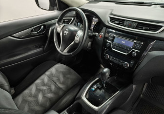 Подержанный автомобиль Nissan X-Trail 2017 года (11 фото)