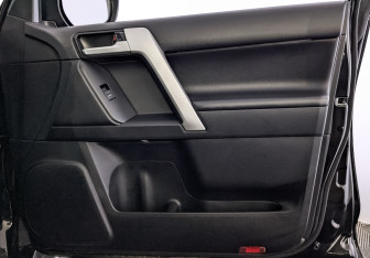 Подержанный автомобиль Toyota Land Cruiser Prado 2019 года (25 фото)