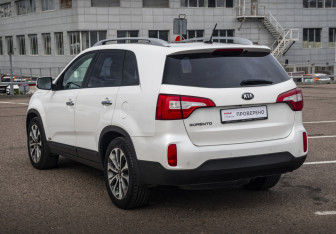 Подержанный автомобиль Kia Sorento 2013 года (7 фото)