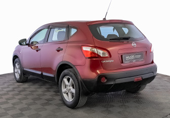 Подержанный автомобиль Nissan Qashqai 2013 года (7 фото)