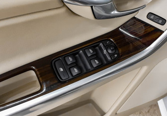 Подержанный автомобиль Volvo XC60 2015 года (17 фото)