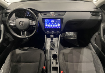 Подержанный автомобиль Skoda Octavia Liftback 2018 года (10 фото)